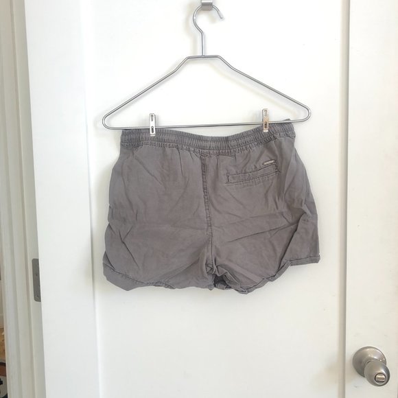 Grey linen shorts - Picture 2 of 2